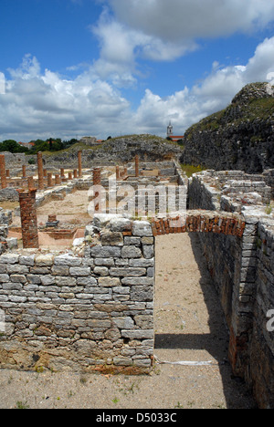Casa di la svastica Villa mosaici e mura difensive in Conimbriga. Conimbriga rovine romane, Coimbra, Beira Litoral, Portogallo Foto Stock