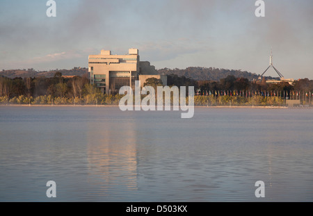 La costruzione dell'Alta Corte è un eccezionale esempio di tardo moderna architettura Brutalist Canberra Australia Foto Stock