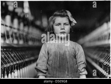 Un po' di spinner nel globo mulino di cotone. Il sorvegliante ammesso lei era occupata regolarmente vi. Augusta GA, Gennaio 1909 Foto Stock