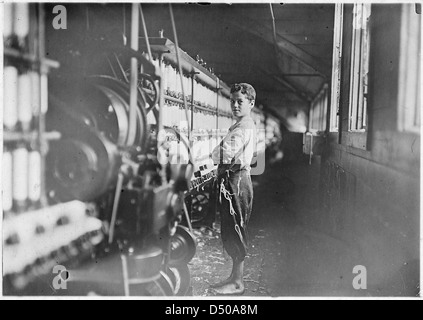 John Dempsey, sembrava 11 o 12 anni. Ha detto che ha aiutato solo il Sabato, Aprile 1909 Foto Stock