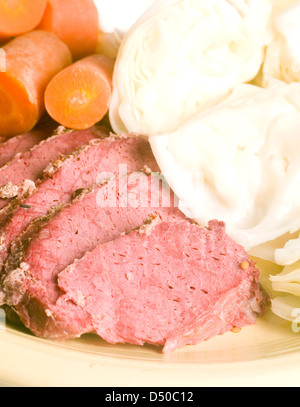 " Corned beef " Cavoli Carote per il giorno di San Patrizio nel pasto Foto Stock