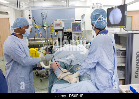 Funzionamento dell'ospedale chirurgia ammissione NHS Medico Chirurgo ammissione Foto Stock