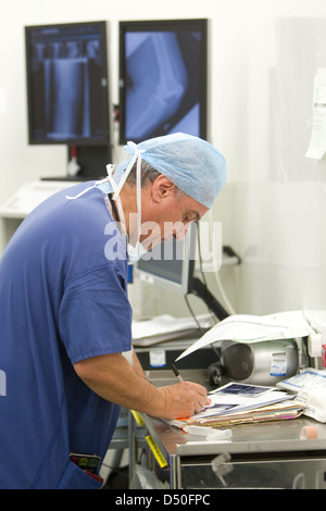 Funzionamento dell'ospedale chirurgia ammissione NHS Medico Chirurgo ammissione Foto Stock