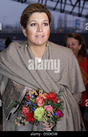 Dutch Crown Princess Maxima assiste il Prince Bernhard Cultuuraward 2010 cerimonia nel Muziekgebouw non Aa IJ in Amsterdam, Paesi Bassi, 29 novembre 2010. Il premio è stato assegnato all'orchestra del XVIII secolo, fondata nel 1981 da Frans Bruggen, e consiste di 60 membri provenienti da 23 paesi. Foto: Albert Nieboer ATTENZIONE: PAESI BASSI FUORI Foto Stock