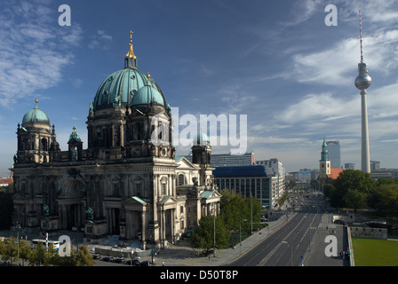 Berlino, Germania, la Cattedrale di Berlino e Karl-Liebknecht-Strasse Foto Stock