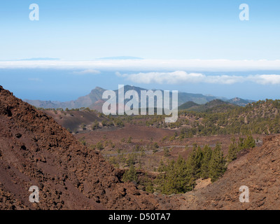 Paesaggio vulcanico Monte Gala e isola La Palma visto dal vulcano di Samara a piedi 13 nel Parco Nazionale del Teide Tenerife Spagna Foto Stock