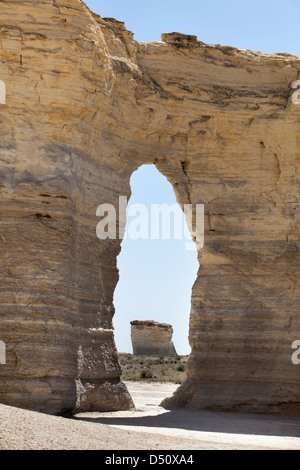Formazioni di roccia su un paesaggio, monumento rocce, Gove County, Kansas, STATI UNITI D'AMERICA Foto Stock