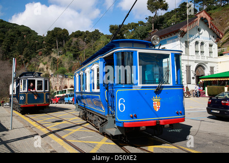 La storica Tramvia Blau a monte Tibidabo, Barcellona, Spagna Foto Stock