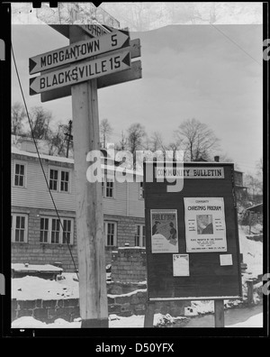 Una foto del 1937 di Lewis Hine che mostra le attività e le attività della comunità a Scott's Run, West Virginia, durante la grande depressione. Foto Stock