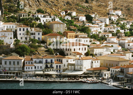 Un elevato angolo di visione della parte di idra città sull isola montuosa dello stesso nome, nel mare Egeo. Foto Stock