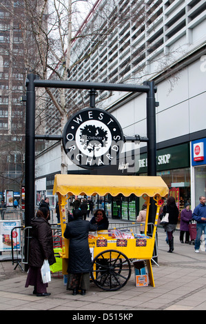 Coventry quotidiano Telegraph stand, il distretto, Coventry, Regno Unito Foto Stock