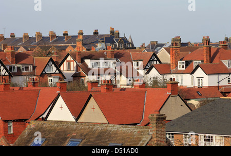 Tetti rossi sul moderno quartiere residenziale, Scarborough, in Inghilterra. Foto Stock