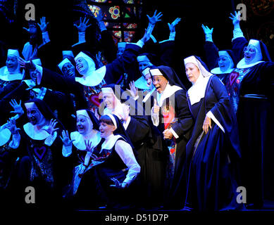 I membri del cast di "sorella atto " provate il musical di Amburgo, Germania, 12 novembre 2010. La versione musicale della Whoopi Goldberg anteprime di film stasera, 02 dicembre 2010. Foto: Angelika Warmuth Foto Stock