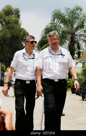 Motorsports: FIA Formula One World Championship 2013, il Gran Premio della Malesia, Nick Fry (Mercedes AMG Petronas Team di F1), Ross Brawn (GBR, Mercedes AMG Petronas Team di F1), Foto Stock