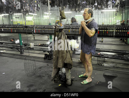 Pitmen terminare i loro turni al mio Oriente in Hamm, Germania, 30 settembre 2010. L'attività mineraria a pit si è concluso lo stesso giorno di ritiro sovvenzionato da hard coal mining prosegue come previsto. Foto: Julian Stratenschulte Foto Stock