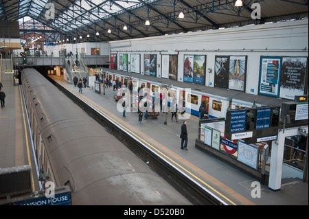 La stazione della metropolitana di Earl's Court, London, Regno Unito Foto Stock