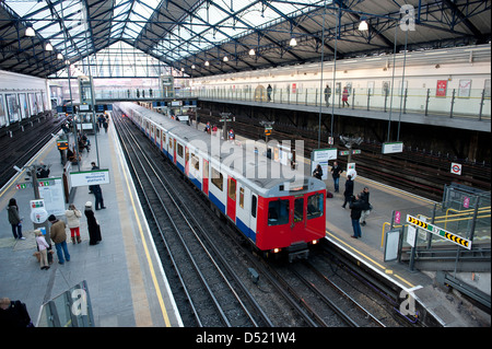 La stazione della metropolitana di Earl's Court, London, Regno Unito Foto Stock