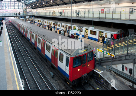 La stazione della metropolitana di Earl's Court, London, Regno Unito Foto Stock