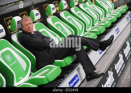 Wolfsburg il capo allenatore Steve McClaren è presentato prima Bundesliga tedesca corrispondono VfL Wolfsburg vs Bayer Leverkusen nell'Arena Volkswagen a Wolfsburg, in Germania, 16 ottobre 2010. Foto: Peter steffen (ATTENZIONE: embargo condizioni! Il DFL permette l'ulteriore utilizzazione delle immagini nella IPTV, servizi di telefonia mobile e altre nuove tecnologie non solo a meno di due ore dopo la e Foto Stock