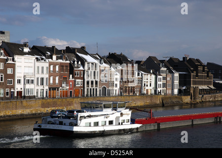 Barcone sul Fiume Mosa Maastricht nei Paesi Bassi Foto Stock