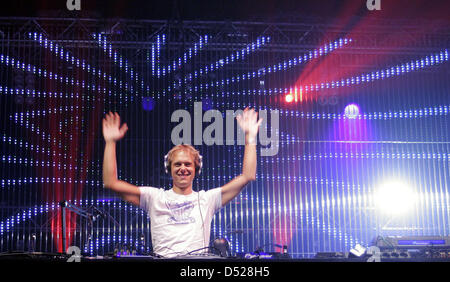 DJ olandese Armin van Buuren dee-jays a noi siamo uno dei festival di danza alla O2 World venue a Berlino, Germania, 11 settembre 2010. Foto: Xamax Foto Stock