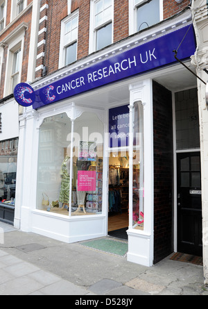 Il Cancer Research UK carità shop a St John's Wood High Street a Londra NW8 Foto Stock