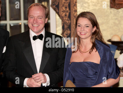 Il Principe Carlos Bourbon-Parma e sua moglie la principessa Annemarie partecipare alla cena di gala in occasione del cinquantesimo anniversario della svedese della Camera di Commercio di Noordwijk, Paesi Bassi, 28 ottobre 2010. Foto: Albert van der Werf (PAESI BASSI) Foto Stock