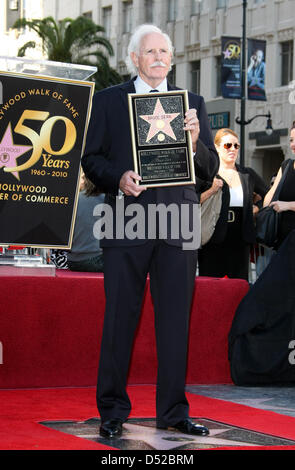 Attore Bruce Dern assiste alla cerimonia del Dern della famiglia (Laura Dern, Diane Ladd e Bruce Dern) tre nuove stelle sulla Hollywood Walk of Fame a Los Angeles, Stati Uniti d'America, 1 novembre 2010. Foto: Hubert Boesl Foto Stock