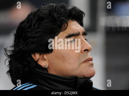 Diego Armando Maradona, head coach Argentina di squadra nazionale, mostrato durante il soccer test match Germania vs Argentina presso lo stadio AllianzArena a Monaco di Baviera, Germania, 03 marzo 2010. L'Argentina ha vinto la partita 1-0. Foto: Bernd Weissbrod Foto Stock