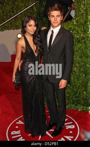 Attori Zac Efron e Vanessa Hudgens arrivano al Vanity Fair Oscar Party al Sunset Tower di Los Angeles, Stati Uniti d'America, 07 marzo 2010. Foto: Hubert Boesl Foto Stock