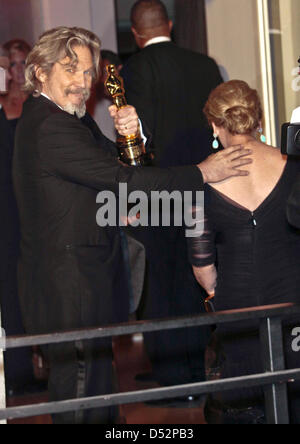 Attore Jeff Bridges e sua moglie Susan Geston arrivano al Vanity Fair Oscar Party al Sunset Tower di Los Angeles, Stati Uniti d'America, 07 marzo 2010. Foto: Hubert Boesl Foto Stock