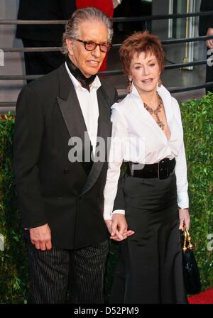 Noi attrice Jane Fonda e il suo partner, produttore di musica Richard Perry, arrivano al Vanity Fair Oscar Party al Sunset Tower di Los Angeles, Stati Uniti d'America, 07 marzo 2010. Foto: Hubert Boesl Foto Stock