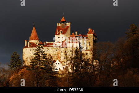 Medievale castello di Bran in Transilvania, Romania, noto per la storia di Dracula. Foto Stock