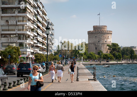 Salonicco, Grecia, passanti sul lungomare Foto Stock