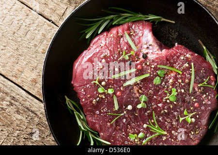 Pezzo di carne in padella Foto Stock