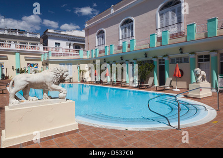 Cuba, Cienfuegos province, Cienfuegos, Hotel la Union, piscina Foto Stock