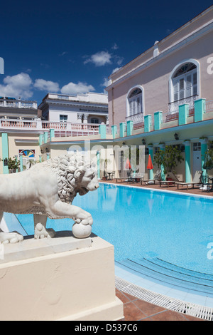 Cuba, Cienfuegos province, Cienfuegos, Hotel la Union, piscina Foto Stock