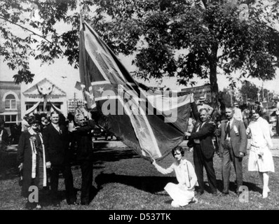 Persone con bandiera al Regno dei veterani confederati reunion Marianna, Florida Foto Stock