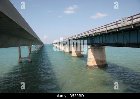 Il nuovo e il vecchio Seven Mile ponti: Florida Keys Foto Stock