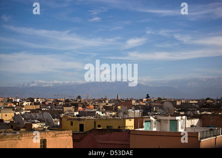 Atlas montagne in distanza da Marrakech Tetti - Marocco Foto Stock