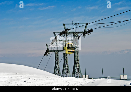 Linea tramviaria in inverno, Gulmarg, Jammu e Kashmir India Foto Stock