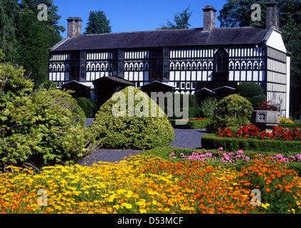 Plas Newydd la casa e il giardino in estate Llangollen Home del "Signore di Llangollen' Denbighshire North Wales Foto Stock