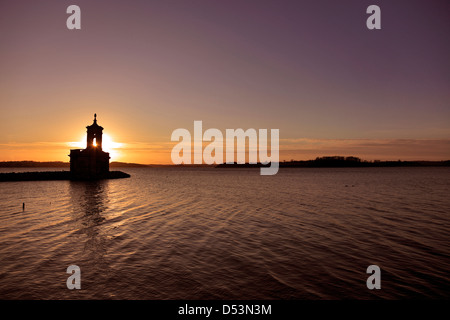 Sunset over Normanton chiesa, Rutland Serbatoio acqua; Rutland County; Inghilterra; Regno Unito Foto Stock