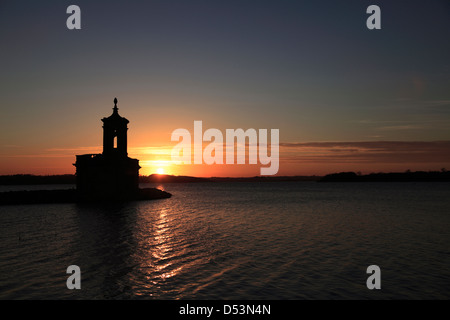 Sunset over Normanton chiesa, Rutland Serbatoio acqua; Rutland County; Inghilterra; Regno Unito Foto Stock