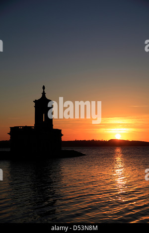 Sunset over Normanton chiesa, Rutland Serbatoio acqua; Rutland County; Inghilterra; Regno Unito Foto Stock