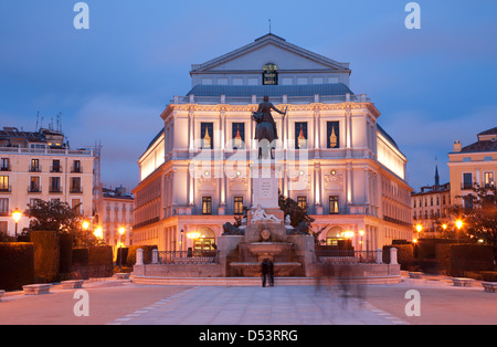 Madrid - Filippo IV di Spagna Memoriale e opera nel crepuscolo della sera Foto Stock