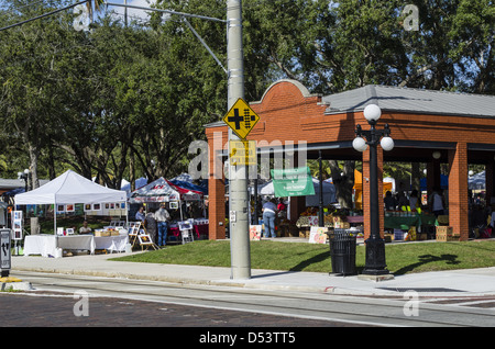 Stati Uniti d'America, Florida, Tampa. Mercato del sabato nella storica Ybor City a Centennial Park. Foto Stock
