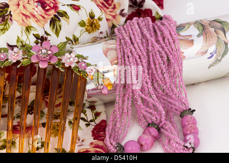 Accessori per le donne e a forcina per capelli collana Foto Stock