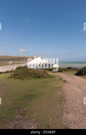 Sette sorelle gesso naturale scogliere iconico utilizzato per rappresentare il white scogliera di Dover sulla giornata di sole brillante blu del cielo Foto Stock