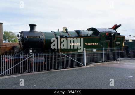 Locomotiva a vapore "Hercules' GWR Classe 4200 - Numero 4277 parcheggiato a Dartmouth Steam Railway nella stazione di Paignton, Devon. Foto Stock